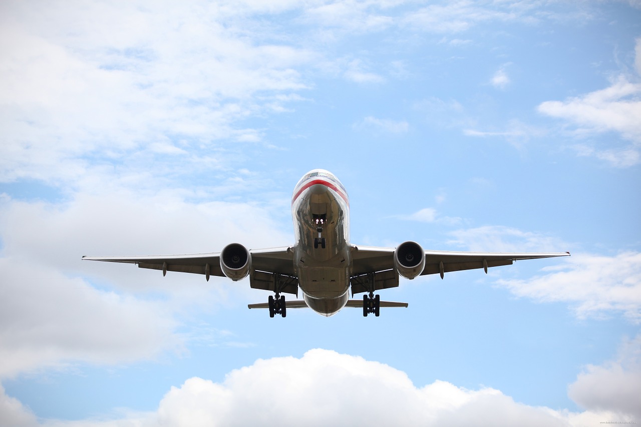 airplane-19469_1280 Flight Price Alerts